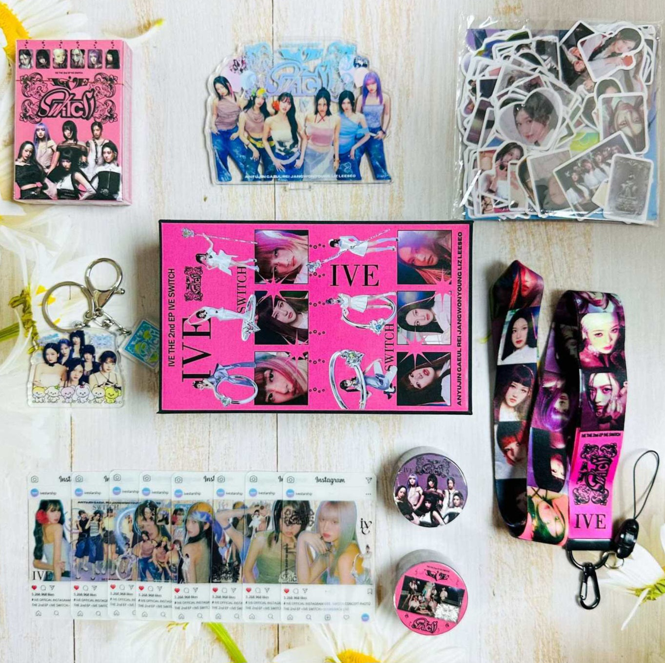 IVE MERCH BOX SWITCH 166 PCS (GIFT BOX WITH SEVERAL ITEMS!✨)
